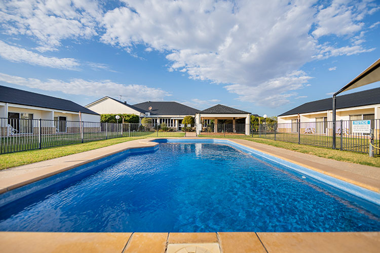 Roma Explorers Inn: Swim in Our Pool